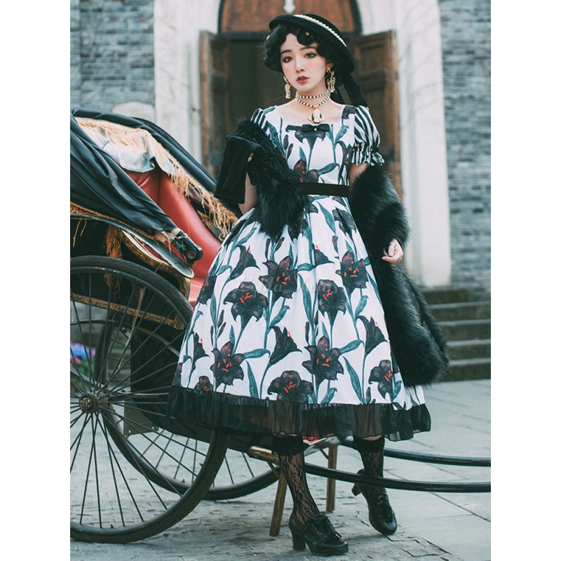 黒のユリの花�...